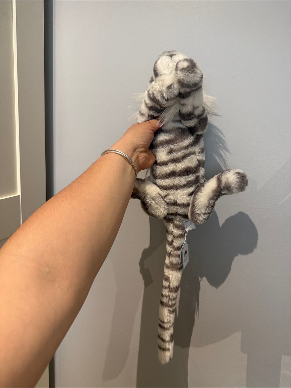 Jellycat Sacha Snow Tiger NWT - Picture 6 of 7